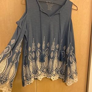 Adorable Chico’s cold shoulder blouse